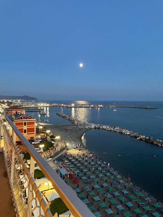Sea Front Attic Apartment Chiavari
